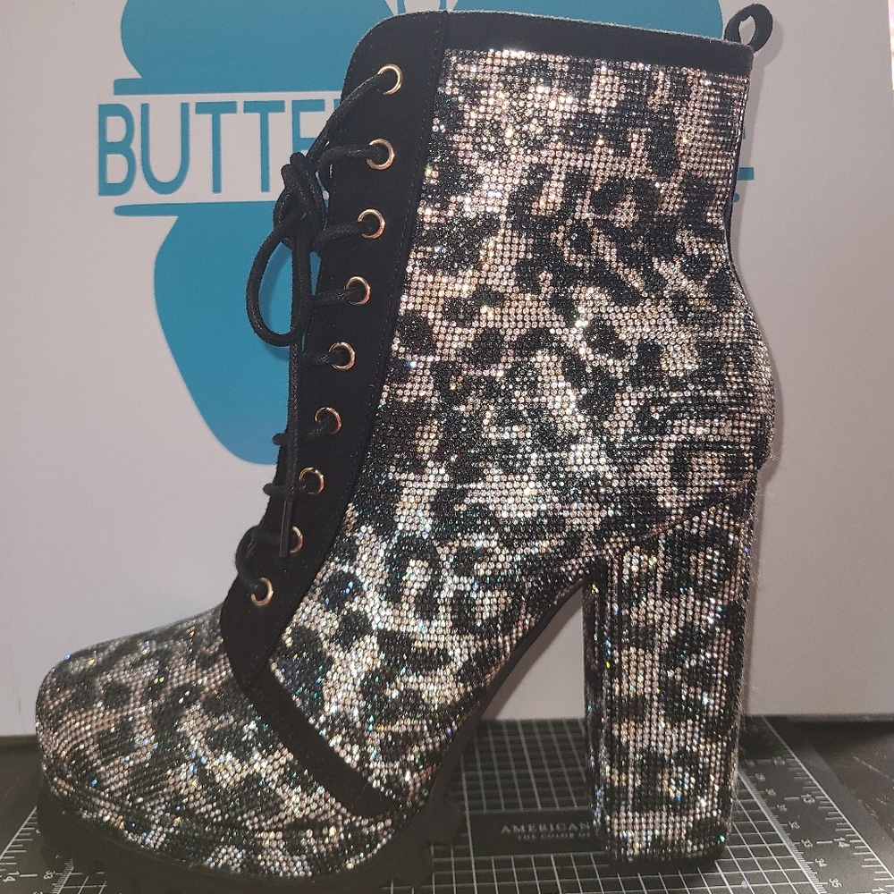 ✨️NEW ABSOLUTELY GORGEOUS SPARKLY LEOPARD PRINT BOOTIE W/ HEEL✨️